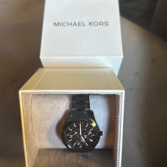 Watch - Picture 2 of 4